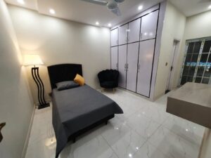 Three-Seater Room